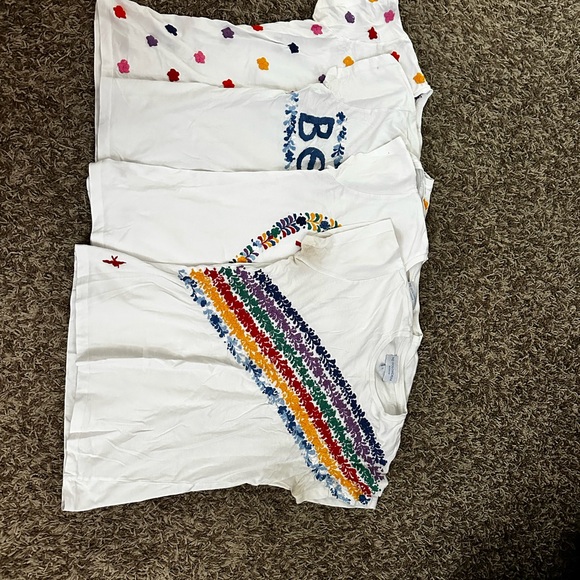 Mi Golondrina White womens T-Shirt with Colorful Heart and 'Besos' Design - Picture 8 of 8